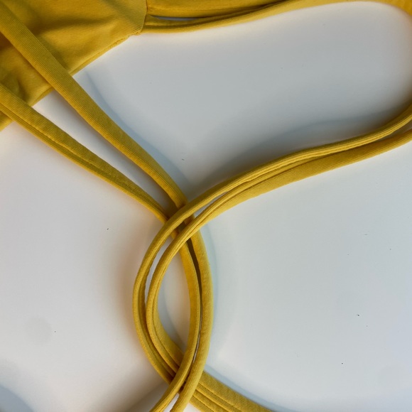 Beautiful Twist Front Bikini Top🌟 - Picture 5 of 6